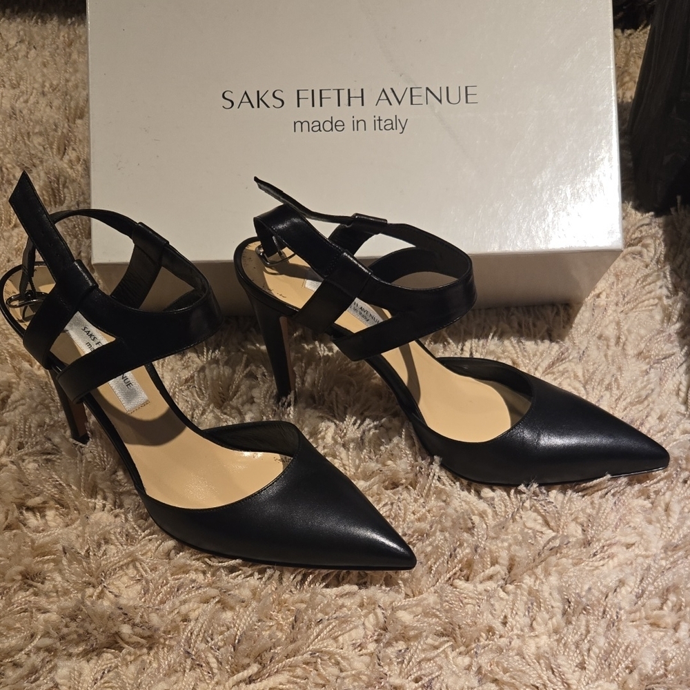 Saks Fifth Avenue Italian White Packaging - Picture 5 of 8